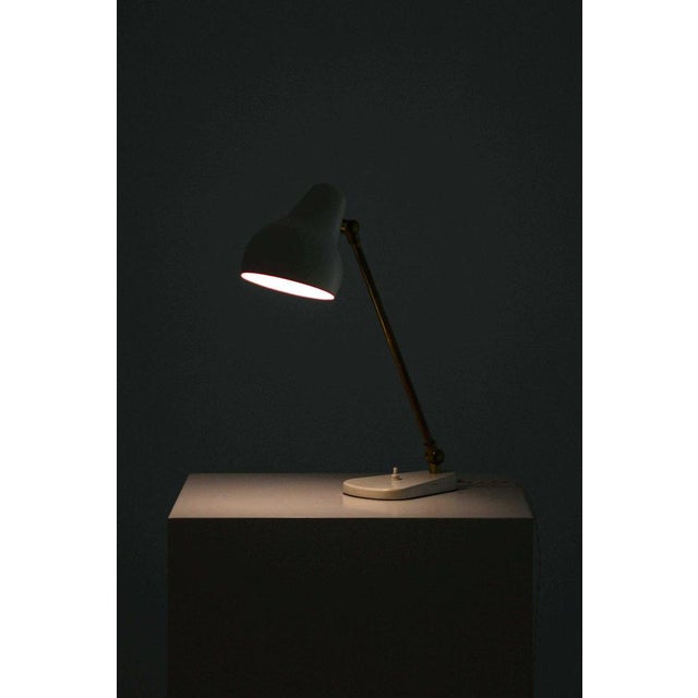 Table Lamp in Brass and Lacquer by Vilhelm Lauritzen for Louis Poulsen, 1950s For Sale - Image 4 of 6