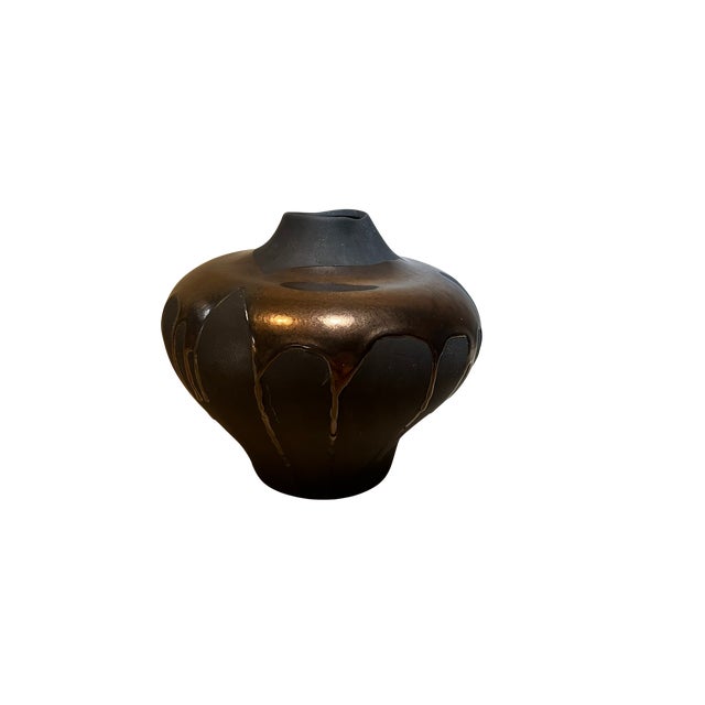 Add a striking touch of style to your home with this beautiful art pottery vase from the renowned American maker, Haeger...
