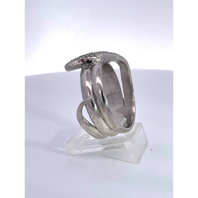 1960s 18k White Gold Diamond Tanzanite Head Snake Ring For Sale - Image 4 of 11