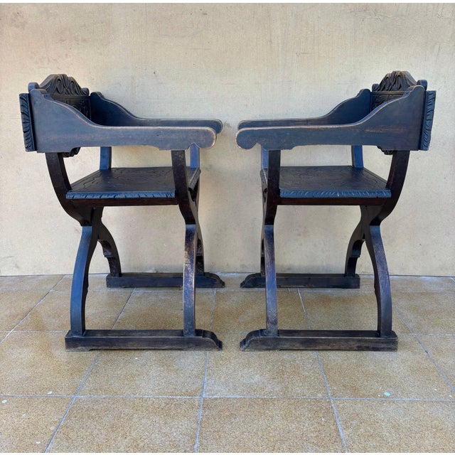 Brown Pair of Spanish Renaissance Revival Carved Savonarola Chairs, Early 20th Century For Sale - Image 8 of 10