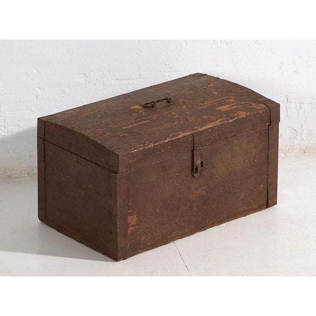 Rustic Vintage Chest with Metal Structure, 1920 For Sale - Image 3 of 14
