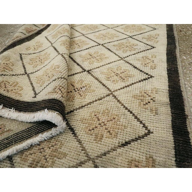Galerie Shabab Collection Mid-20th Century Turkish Anatolian Throw Rug For Sale In New York - Image 6 of 6
