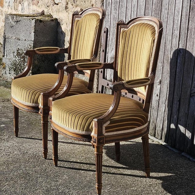 Antique French Armchairs in Walnut, 1900s, Set of 2 For Sale - Image 4 of 18