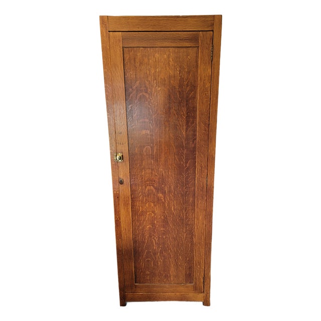 Antique Quarter-Sawn Tiger Oak Arts & Crafts Wardrobe Cabinet c.1905–1915 For Sale