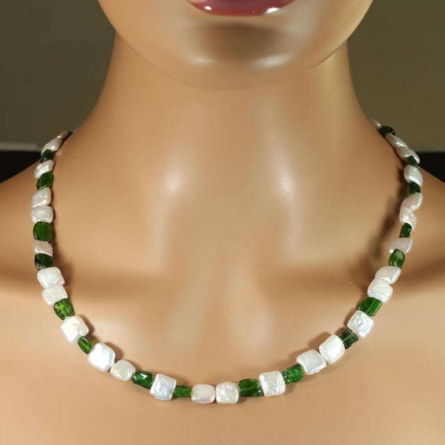 Traditional Aria Jewelry 25-Inch White Pearl & Green Chrome Diopside Necklace For Sale - Image 3 of 5