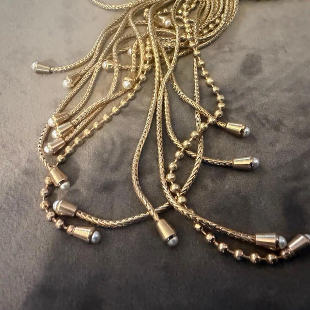 Art Deco 2000s Vintage Costume Jewelry Gilded Metal and Faux Pearls Necklace For Sale - Image 3 of 18