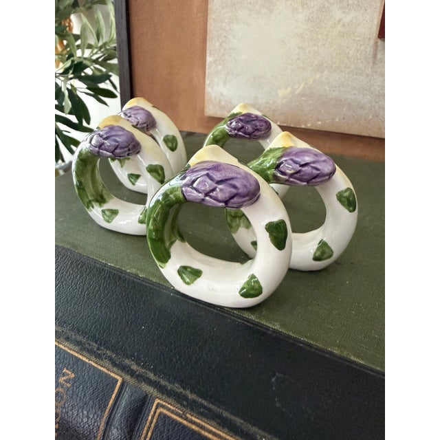 This delightful set of five ceramic napkin rings by Sheffield features a classic majolica-style asparagus motif, hand-...