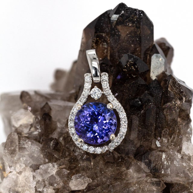 2cts Tanzanite and Earth Mined Diamonds Pendant in Solid 14k White Gold | Rd 8mm For Sale - Image 4 of 8