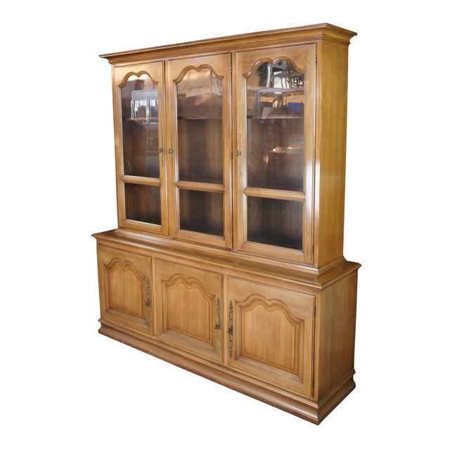 French Provincial 1970s Century Furniture Italian Provincial Walnut China Cabinet Breakfront Cupboard For Sale - Image 3 of 15