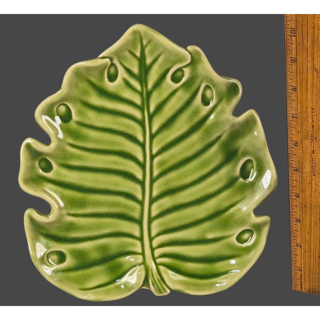 Ceramic Late 20th Century Monterey Green Tropical Monstera Leaf Shaped Serving Plates - Set of 3 For Sale - Image 7 of 9
