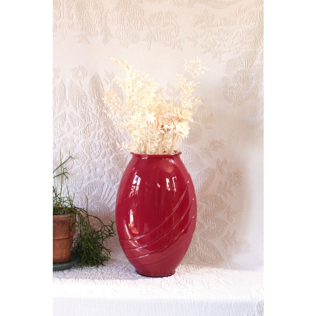 Art Deco vase - red vase - 80s vase - extra large vase - red glass - Art Deco Revival - lipstick red - vase gift - retro gift - Post Modern For Sale - Image 6 of 10