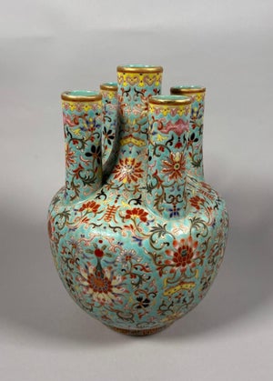 China, 20th century. Famille rose porcelain vase on a turquoise background. Republican period (1912-1949).