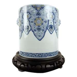 A Large Chinese Porcelain Tao Tie Handles Bitong