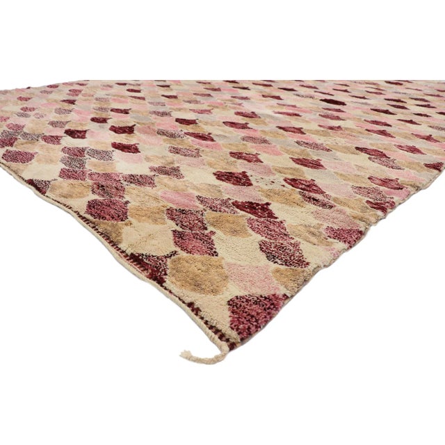 21174 Scalloped Beni Mrirt Moroccan Rug 10'00 x 13'01. Featuring well-balanced symmetry with a simple design aesthetic,...