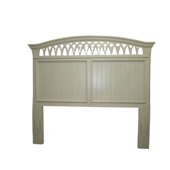 The Wood Queen Headboard in Cream House Landscape Style is a stylish and elegant addition to any bedroom. Made from wood...