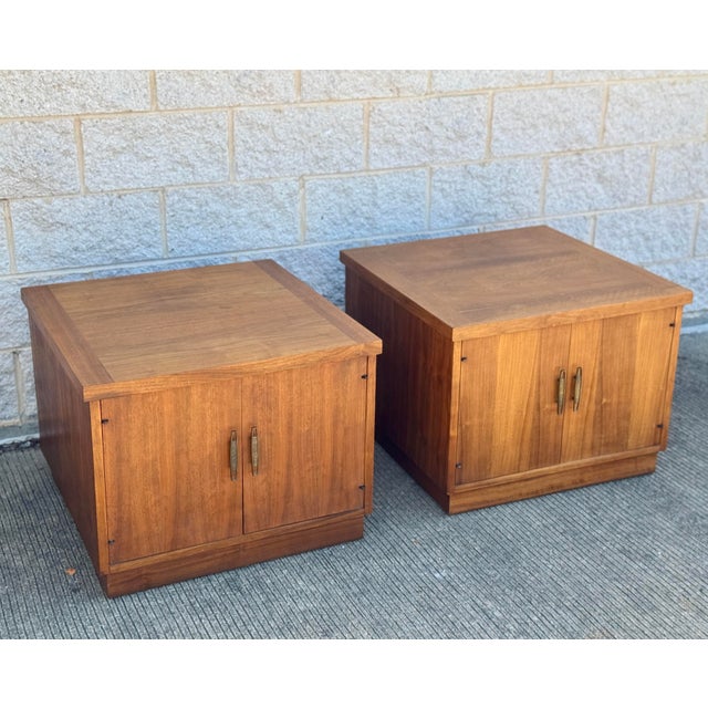 Pair of mid-century nightstands by Lane Furniture with a clean, rectilinear form. Walnut veneer throughout with a warm,...