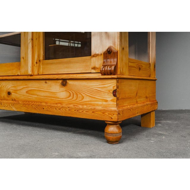 Display Cabinet in Pine, 1800s For Sale - Image 17 of 18