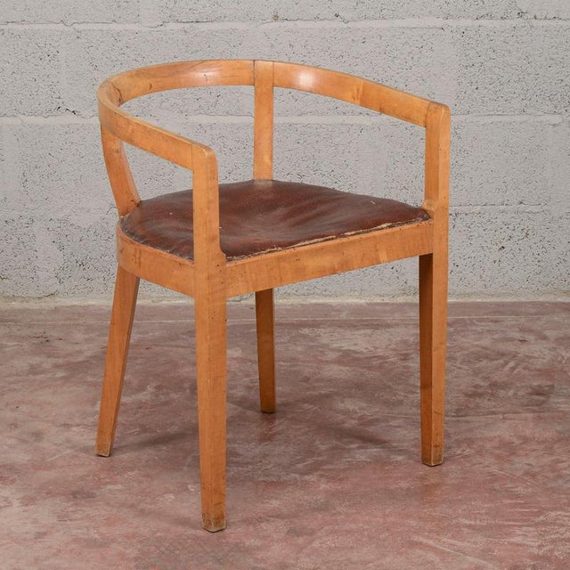 An elegant vintage Art Deco armchair dating from the 1930s, characterized by soft, enveloping lines. This modern antique...