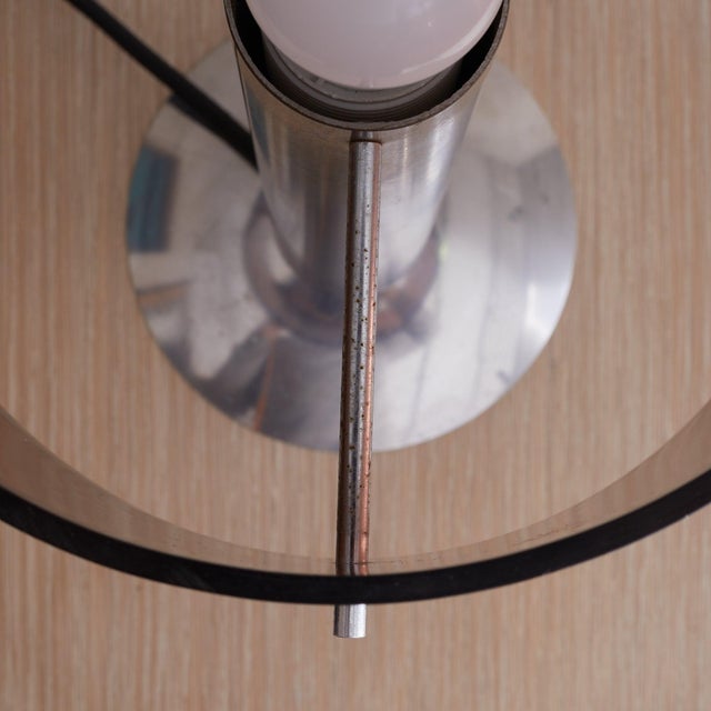 Modern French Mauve Plexiglass + Chrome Table Lamp by Philippe Rogier for Oxar, 1972 For Sale - Image 3 of 8