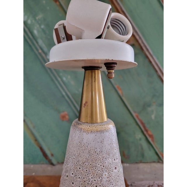 1950s 1950s Mid Century Modern Gerald Thurston for Lightolier Ceramic & Brass Table Lamps, Pair For Sale - Image 5 of 18