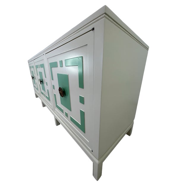 James Mont Style Lacquered Credenza in Cream & Mint Green, Hollywood Regency, 1960s (Attributed) For Sale - Image 9 of 16