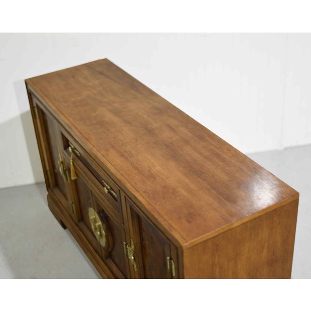 1970s Chin Hua Burl Front Buffet Sideboard by Bernhardt For Sale - Image 13 of 15