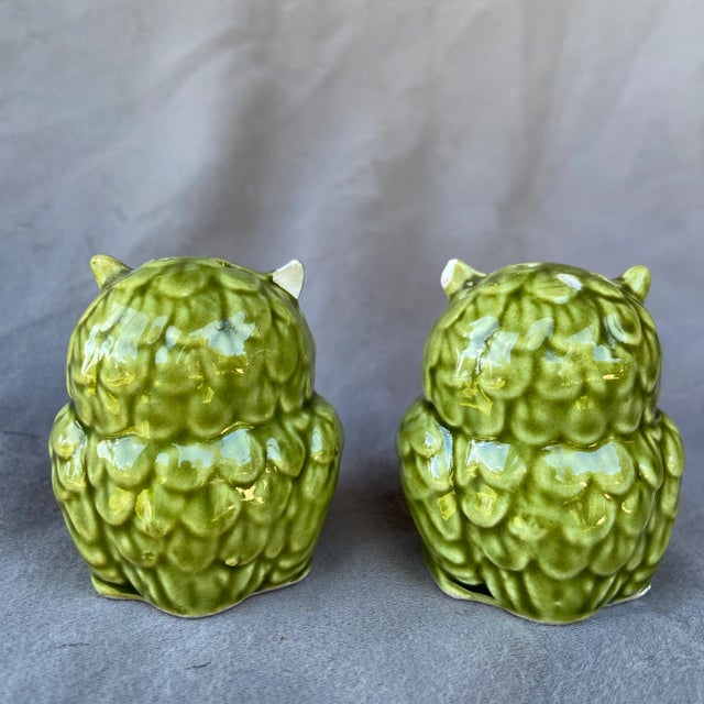 Mid 20th Century Vintage Hollywood Regency Pink & Green Salt & Pepper Shakers- a Pair For Sale - Image 5 of 11