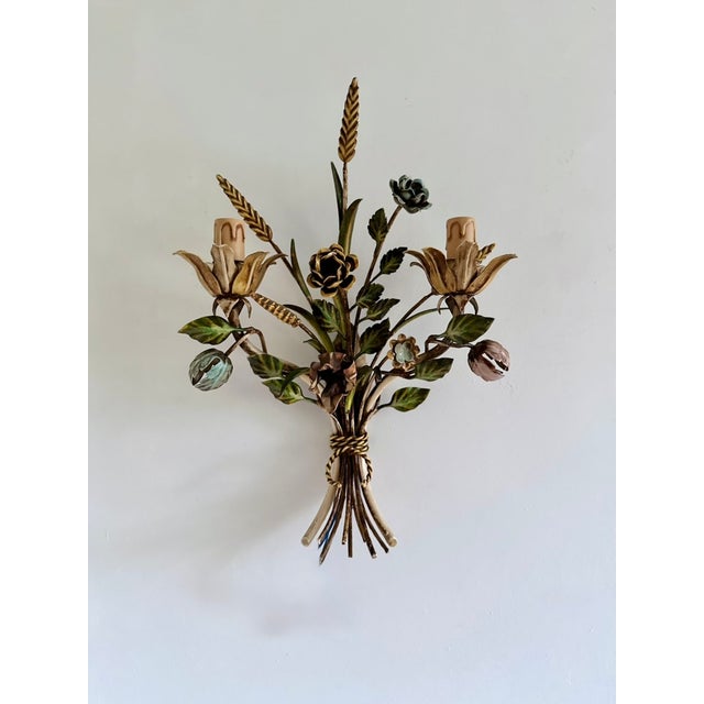 1940s Italian Hand-Painted Tole Floral Bouquet Wall Sconce, 1940s For Sale - Image 5 of 18