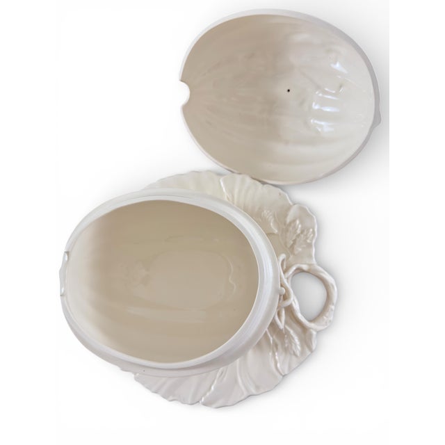 Mid 20th Century Leedsware Classical Creamware Melon Covered Centerpiece Tureen Dish With Leaf Base – England For Sale - Image 9 of 12