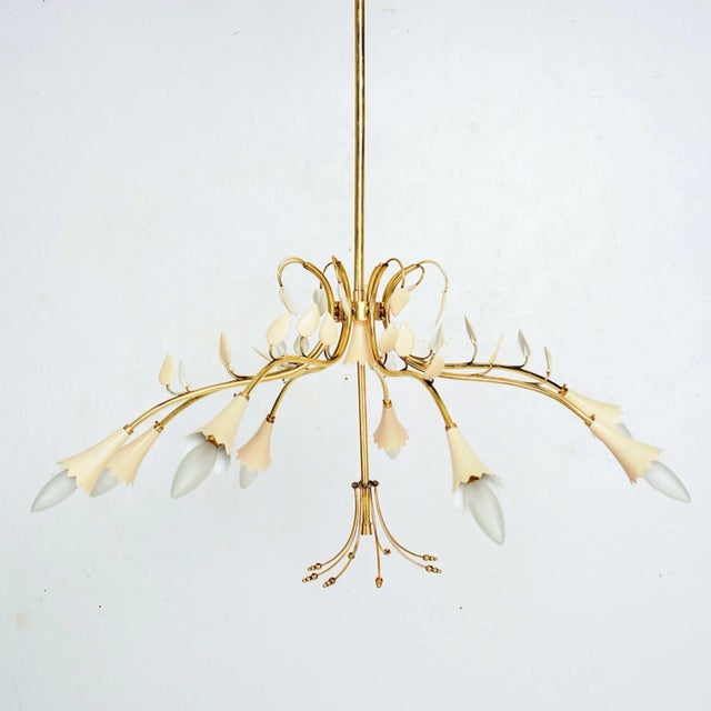 AMBIANIC presents 1950s Italy beautiful Italian chandelier attributed Stilnovo No label brass and aluminum shades. eight...