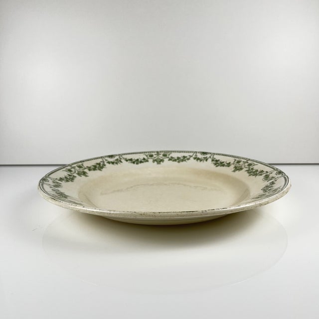 Round "Champagne" dish, Badonviller, green, early 20th century. Semi-porcelain Dimensions: Diameter: 31 cm Height: 4 cm...