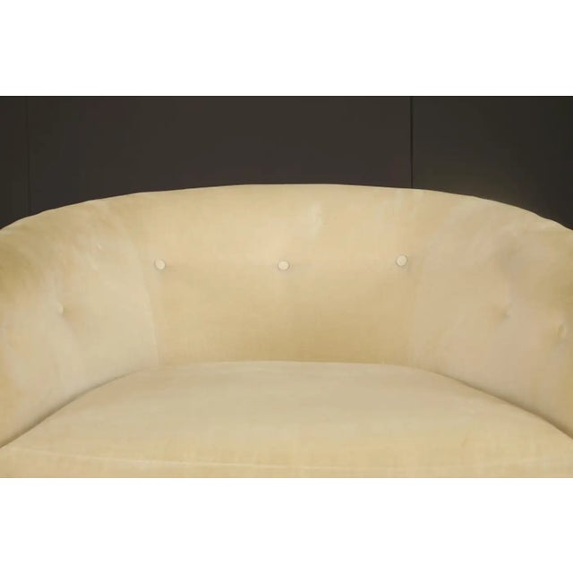 Cream Barrel-Back Swivel Club Chair W Walnut Base in the Style of Milo Baughman, 1970s For Sale - Image 8 of 17