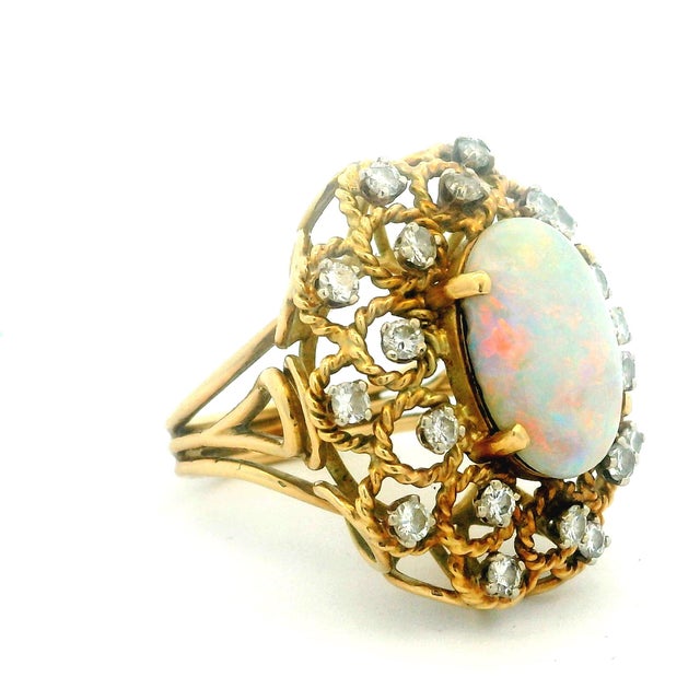 A vintage Italian cocktail ring that captures the glamour and romance of mid-century design. Crafted in 14K yellow gold,...