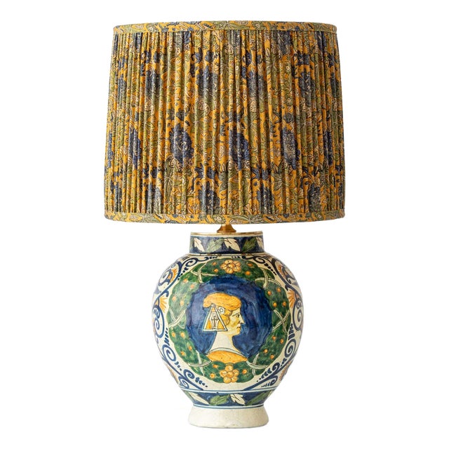 Antique Italian Renaissance Revival Maiolica Table Lamp with Pleated Silk Sari Shade, 1880s For Sale