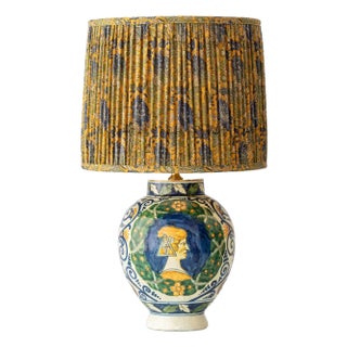 Italian Renaissance Revival Ceramic Table Lamp with New Pleated Silk Lampshade, 1880s For Sale