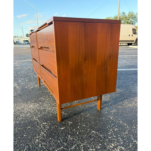 Mid-Century Modern Mid 20th Century Fully-Refinished Mid Century Stanley Sixer For Sale - Image 3 of 8