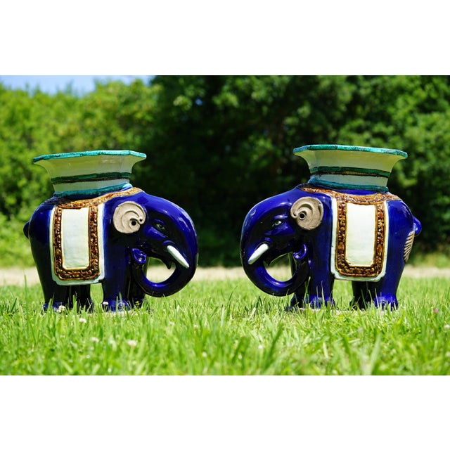 Large, imposing, and weighing 20.5 kg each. These plant stands in the shape of two elephants need space to make an impact....