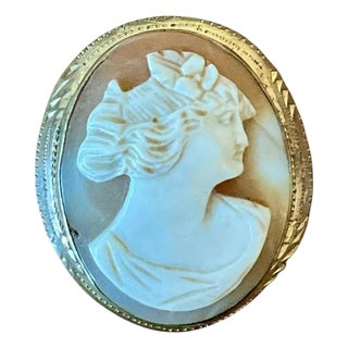 Vintage Victorian Carved Shell Cameo Brooch For Sale