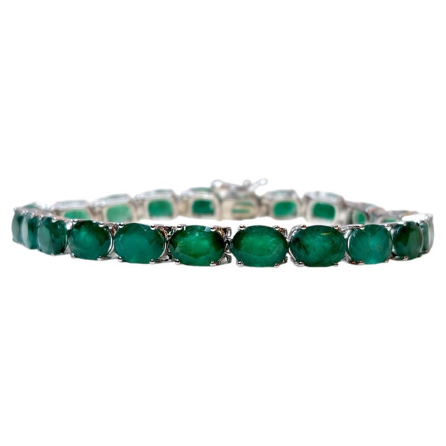 27 Carat Natural Emerald Tennis Bracelet, 14 Karat White Gold, 17gm, 7 Inch For Sale - Image 4 of 8