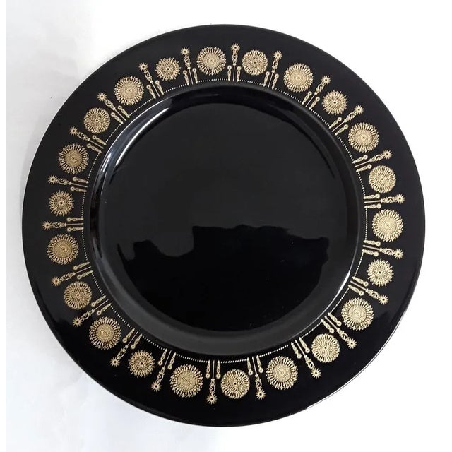 1970s Vintage Serving Plate in Porcelain Noire with Gold-Colored Decor attributed to Tapio Workkala for Rosenthal Studio Line For Sale - Image 5 of 5