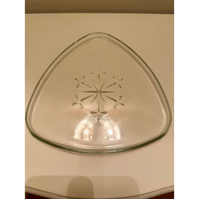 Mid-Century Modern Indiana Glass Snowflake Plates and Teacups - Set of 8 For Sale - Image 3 of 9