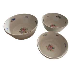 Vintage Ceramic Nesting Arabia Bowls With Floral Pattern - Set of 3