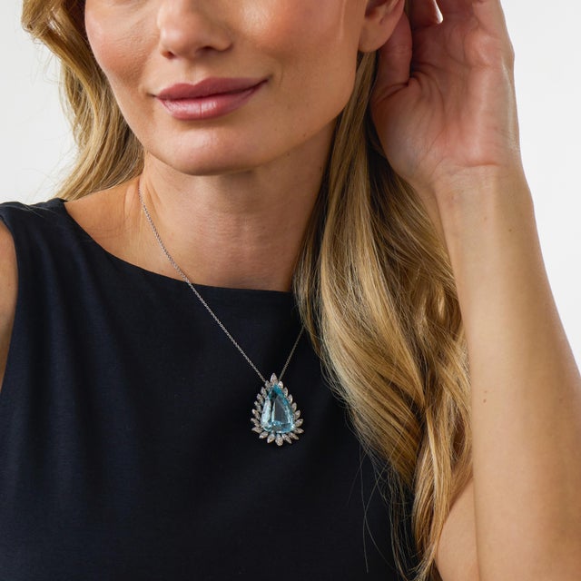 Mid Century 28.00 Carat Aquamarine Diamond 18k White Gold Necklace For Sale - Image 4 of 6