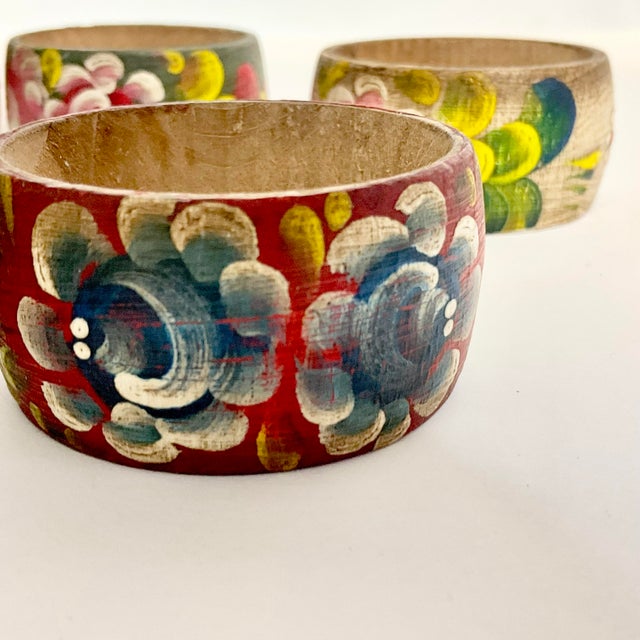 Wood 1970s Vintage Folk Art Southwestern Floral Hand Painted Wooden Napkin Rings - Set of 6. For Sale - Image 7 of 8
