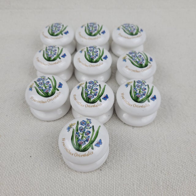 These round white knobs offer a vintage-inspired aesthetic perfect for refreshing cabinets, dressers, or vanity drawers....