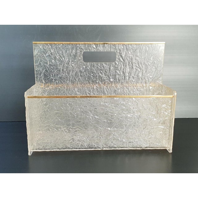 Good overall condition. Height 31 cm. Length 40 cm. Width 19.5 cm. Beautiful magazine rack.