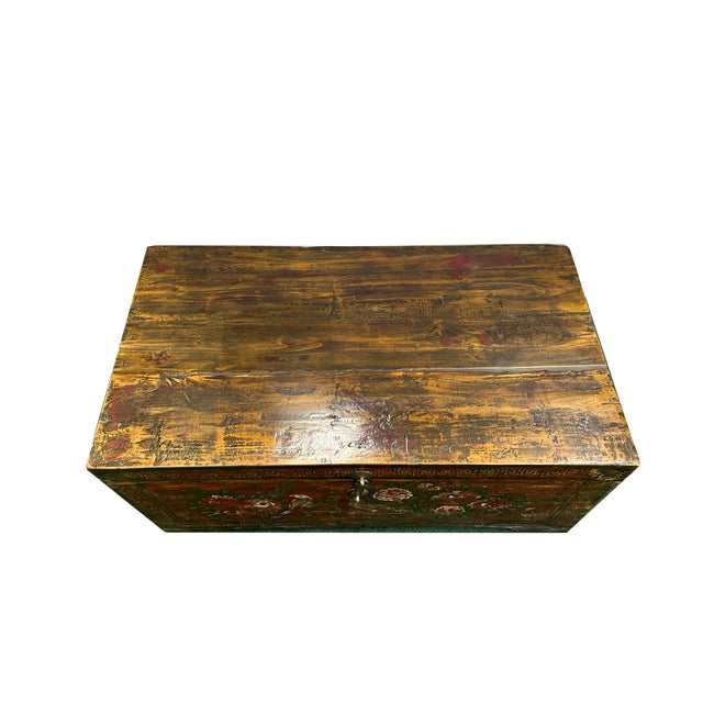 1970s Vintage Rustic Red Brown Floral Bird Rectangular Wood Trunk Chest Table For Sale - Image 5 of 9