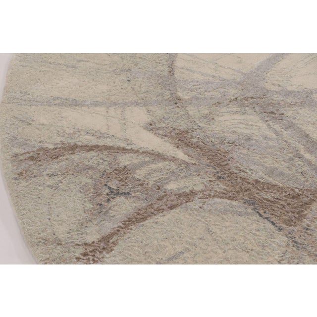 Contemporary Rug & Kilim’s Modern Circle Rug, Bold Abstract Patterns in Silver-Gray and White For Sale - Image 3 of 9