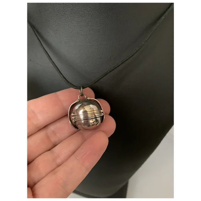 Mexican 1980s Sterling Sphere Locket For Sale - Image 3 of 11