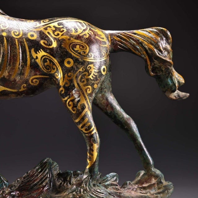 1980s 1980s Bronze Horse Sculpture With Gold Inlay | Ancient Style Gilt Bronze Statue | 1.3kg For Sale - Image 5 of 10